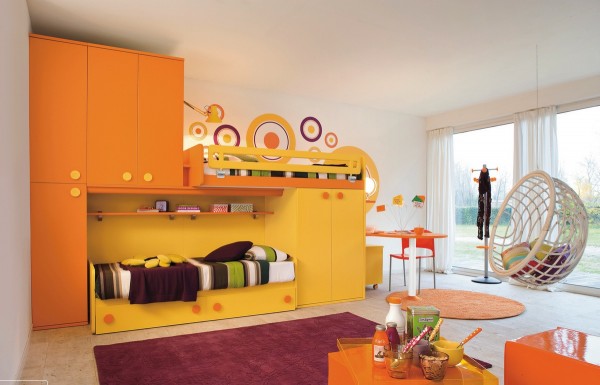 10-Yellow-orange-kids-room-600x385
