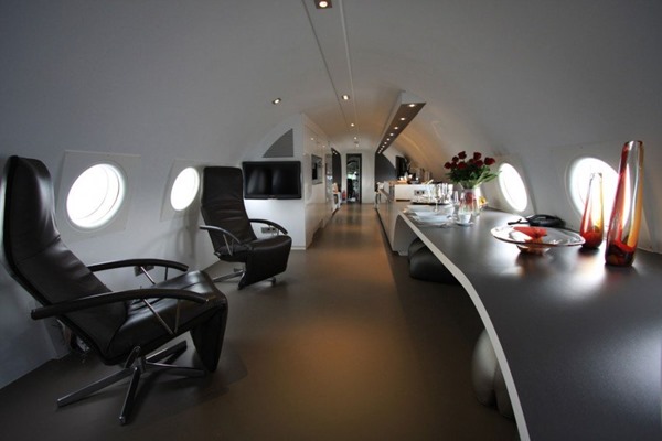 Airplane-Suite-08-850x566